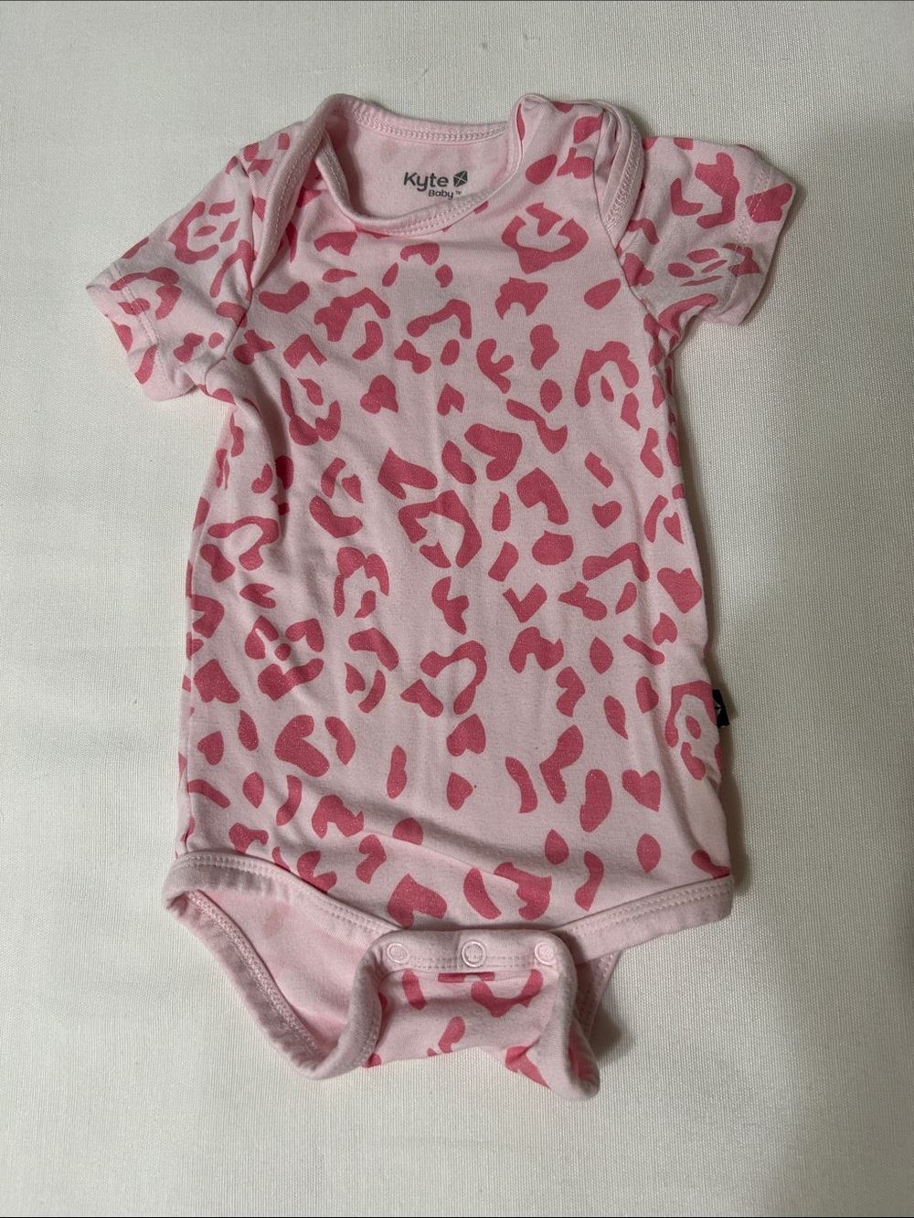 Kyte BABY animal print onsie. 0-3 mo